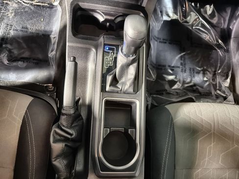 Used 2022 Toyota Tacoma TRD Off-Road image 31