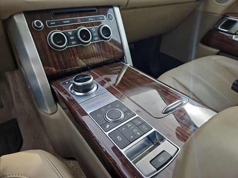 Used 2017 Land Rover Range Rover HSE image 19