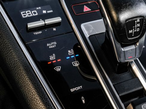 Used 2019 Porsche Panamera image 25