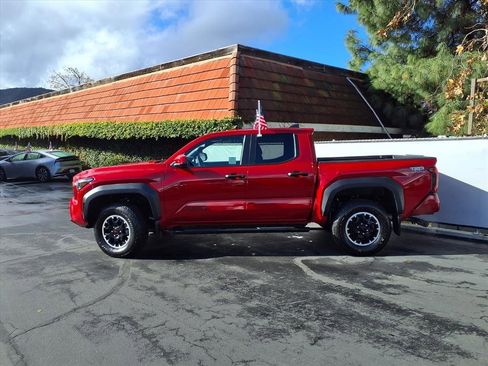 Certified 2025 Toyota Tacoma TRD Off-Road image 18