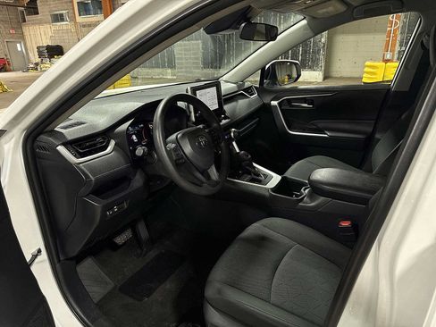 Used 2025 Toyota RAV4 XLE AWD/4WD image 28