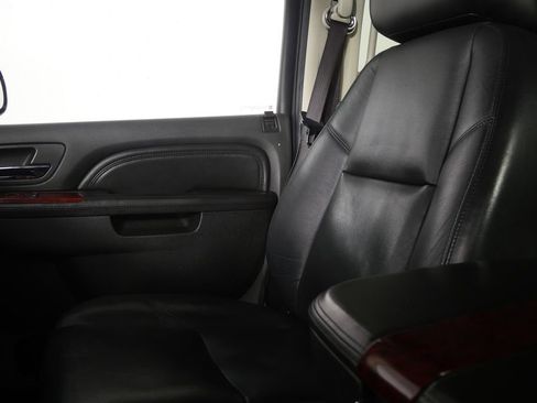 Used 2010 Cadillac Escalade AWD image 23