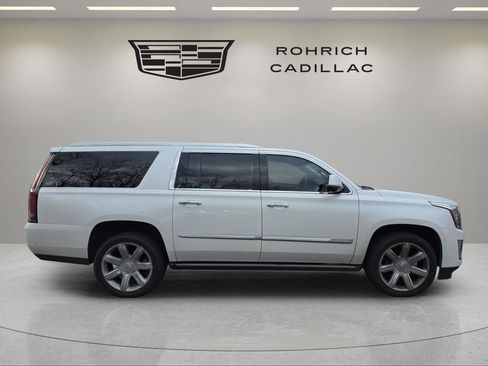 Used 2019 Cadillac Escalade ESV Premium Luxury image 4