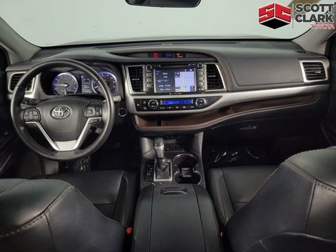 Used 2017 Toyota Highlander XLE FWD image 26