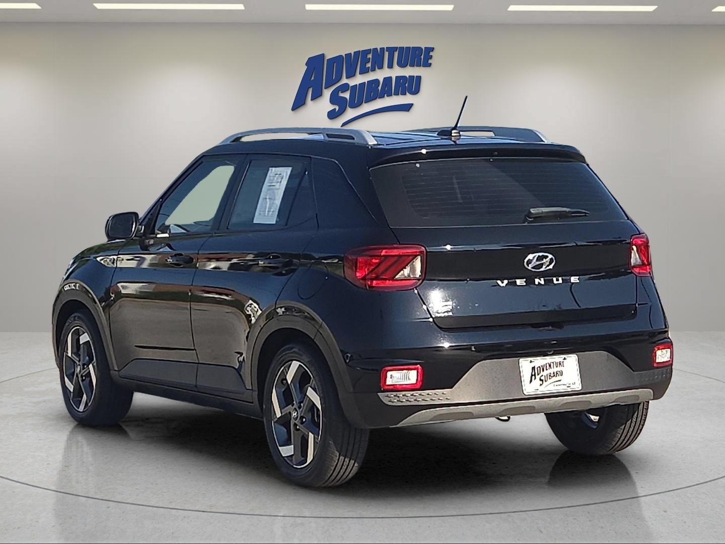 Used 2024 Hyundai Venue SEL FWD image 5