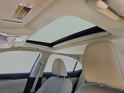Used 2016 Lexus ES 350 w/ Premium Package w/Wood Trim FWD image 13