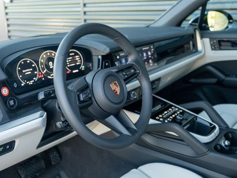 New 2026 Porsche Cayenne image 4