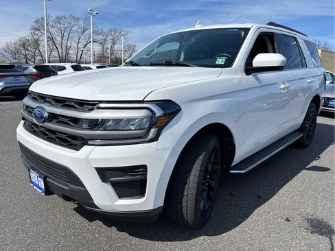 Used 2023 Ford Expedition XLT image 5