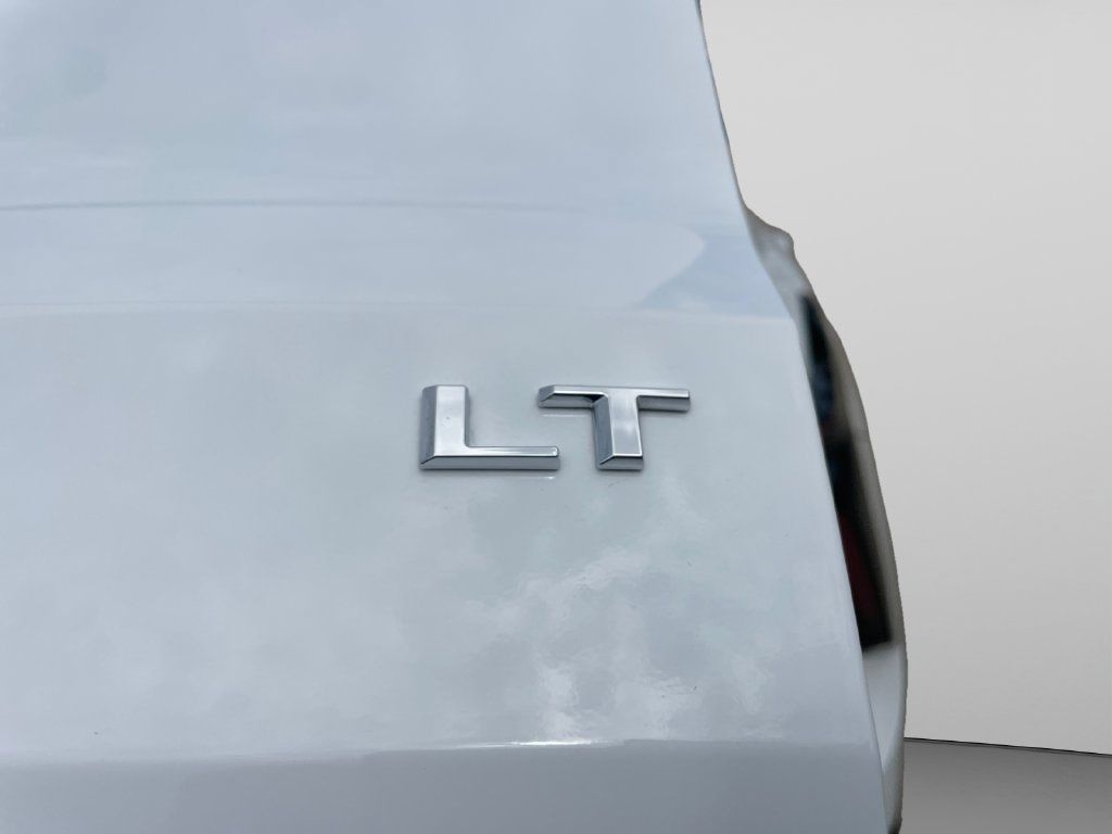 Used 2024 Chevrolet Traverse LT w/ LPO, Floor Liner Package FWD image 18