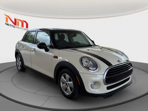 Used 2017 MINI Cooper 4-Door Hardtop w/ Premium Package FWD image 7