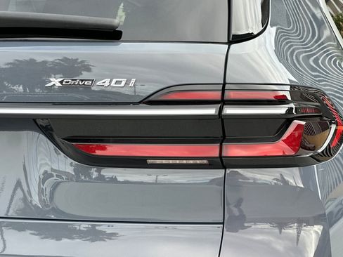 Used 2024 BMW X7 xDrive40i w/ Premium Package AWD/4WD image 28