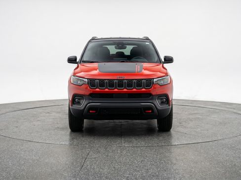 Used 2025 Jeep Compass Trailhawk AWD/4WD image 2