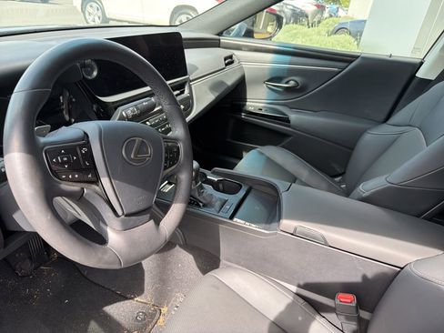 Used 2023 Lexus ES 350 w/ Premium Package image 9