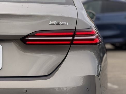 Used 2025 BMW 530i image 14