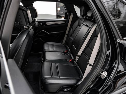 Used 2023 Porsche Cayenne S Platinum w/ Premium Package Plus image 36