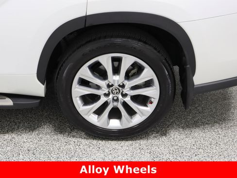 Used 2023 Toyota Highlander Limited image 10