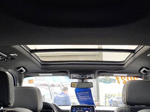 Used 2021 GMC Yukon XL SLT w/ SLT Premium Package image 20