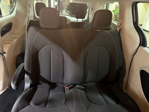 Used 2021 Chrysler Voyager L FWD image 50