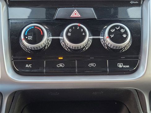 Used 2023 Kia Sorento LX image 12