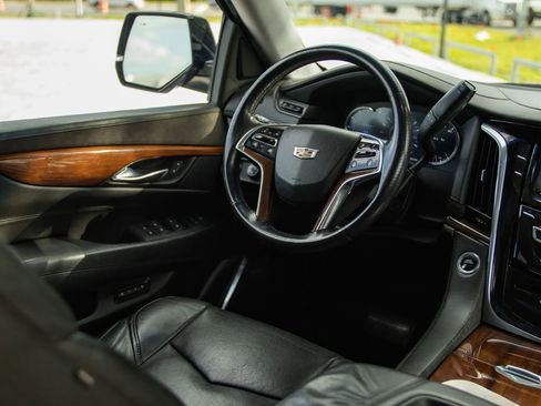 Used 2016 Cadillac Escalade ESV Luxury AWD/4WD image 36