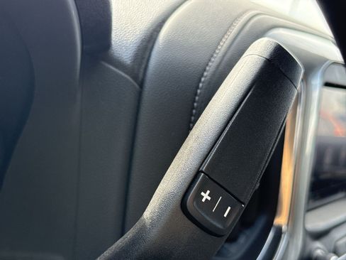 Used 2022 Chevrolet Silverado 1500 LT AWD/4WD image 23