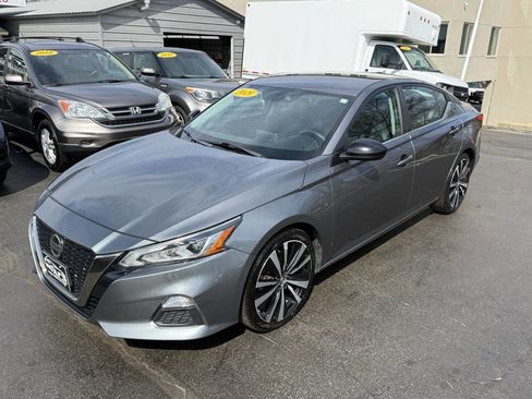 Used 2019 Nissan Altima 2.5 SR image 2