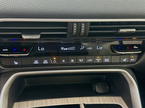 Used 2024 MAZDA CX-90 Plug-In Hybrid w/ Premium Pkg AWD/4WD image 24