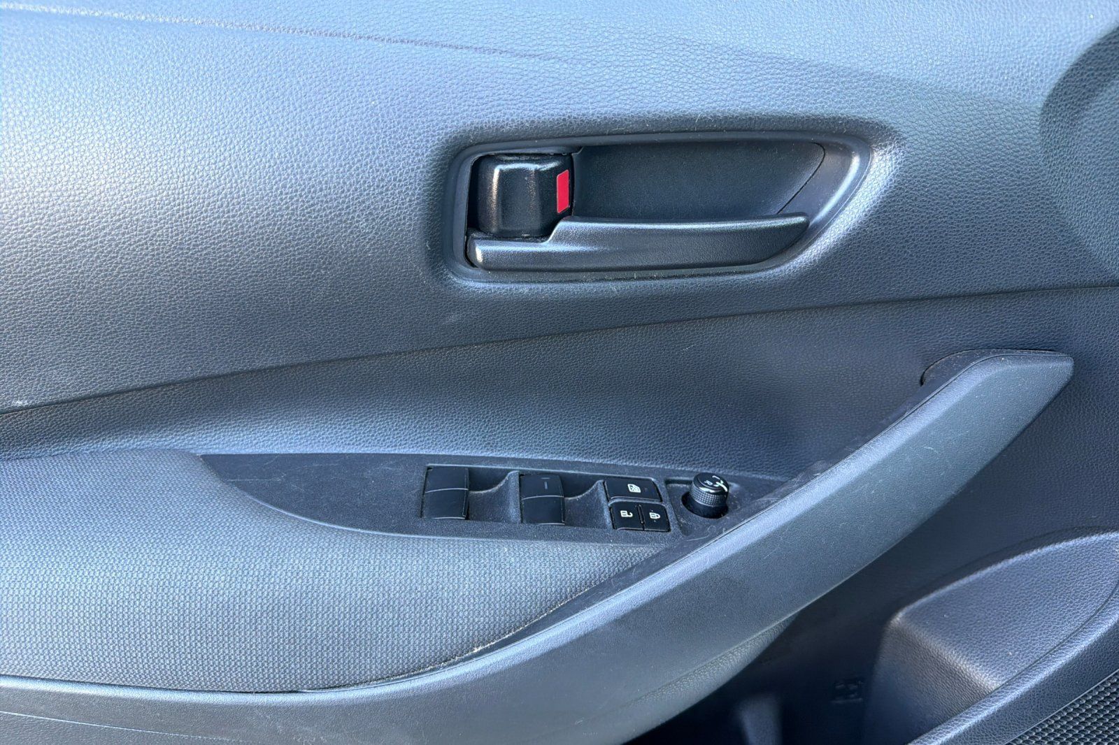 Used 2025 Toyota Corolla LE FWD image 13