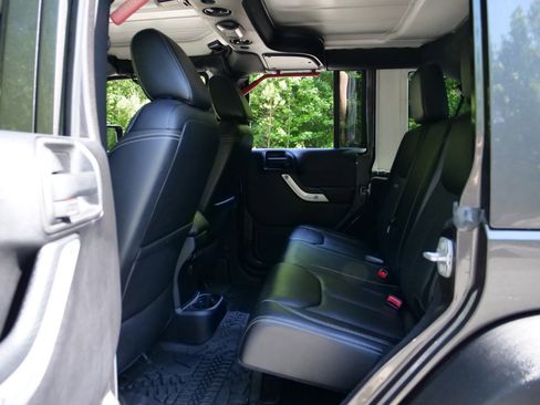 Used 2016 Jeep Wrangler Unlimited Rubicon AWD/4WD image 34