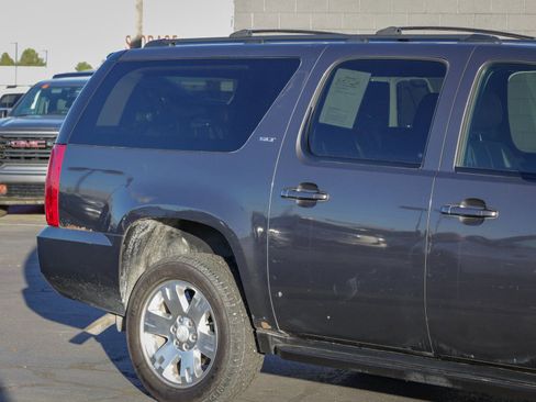 Used 2011 GMC Yukon XL SLT AWD/4WD image 3