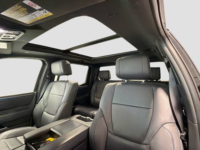 Used 2024 Toyota Tundra Platinum AWD/4WD image 18