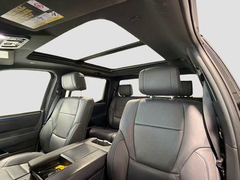 Used 2024 Toyota Tundra Platinum AWD/4WD image 18