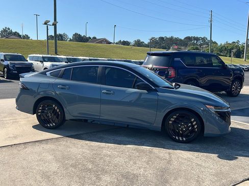 New 2026 Nissan Sentra SR w/ Floor Mat Package FWD image 7