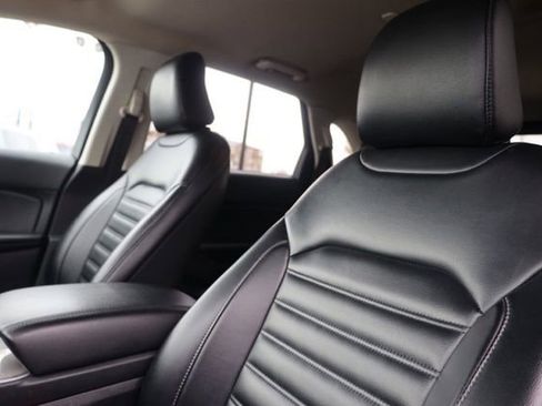 Used 2023 Ford Edge SEL image 16