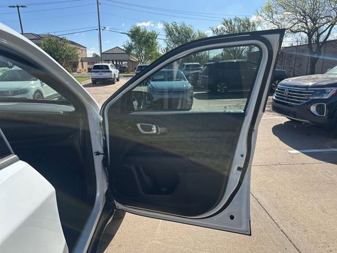 Used 2025 Jeep Compass Latitude w/ Altitude Special Edition AWD/4WD image 18