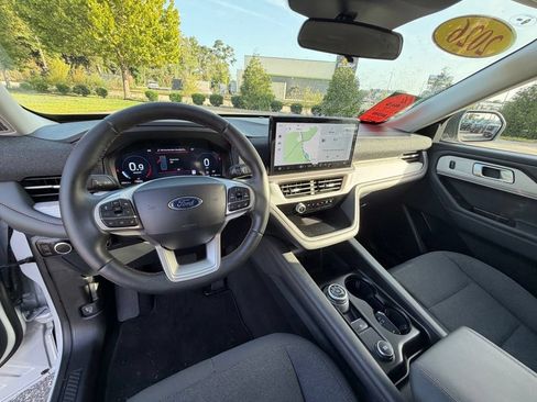 Used 2026 Ford Explorer Active RWD image 17