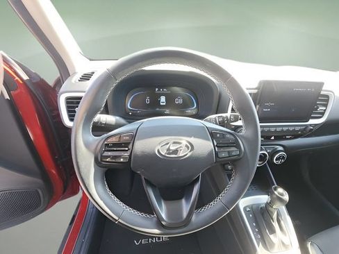 Used 2024 Hyundai Venue Limited FWD image 21