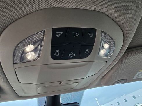 Used 2023 Chrysler Voyager LX FWD image 31