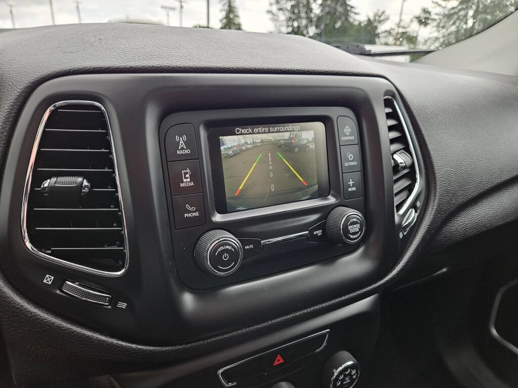 Used 2018 Jeep Compass Latitude AWD/4WD image 29