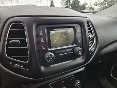 Used 2018 Jeep Compass Latitude AWD/4WD image 29