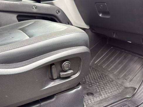 Used 2020 Land Rover Defender 110 SE image 25