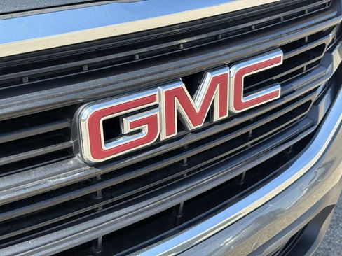 Used 2018 GMC Terrain SLE w/ Driver Convenience Package image 9