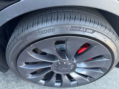 Used 2024 Tesla Model Y Performance AWD/4WD image 4