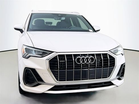 Used 2024 Audi Q3 2.0T Premium w/ Convenience Package image 2
