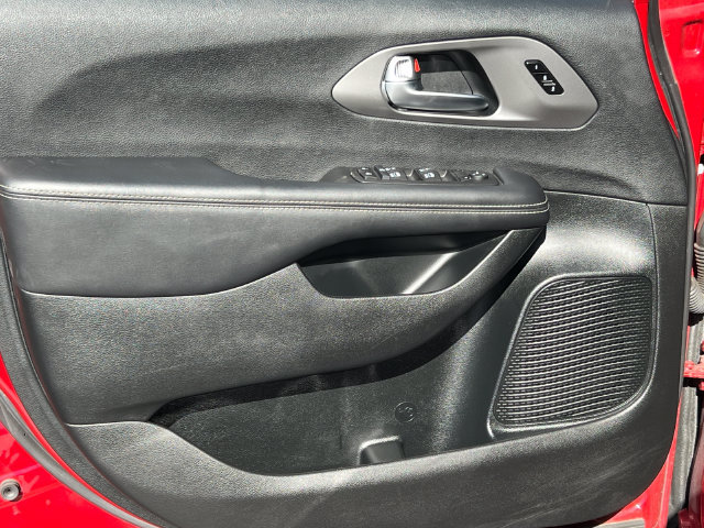 Used 2025 Chrysler Pacifica Select FWD image 15