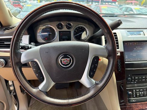 Used 2012 Cadillac Escalade Luxury RWD image 13