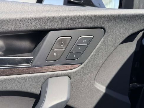 Used 2023 Audi Q5 2.0T Premium w/ Convenience Package image 18