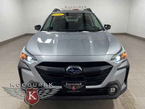 Used 2025 Subaru Outback Premium w/ Popular Package #1A image 2