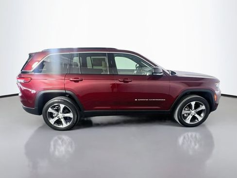 Used 2024 Jeep Grand Cherokee Limited w/ Trailer Tow Package AWD/4WD image 9