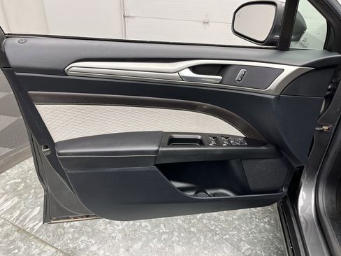 Used 2019 Ford Fusion SE w/ Equipment Group 151A image 8